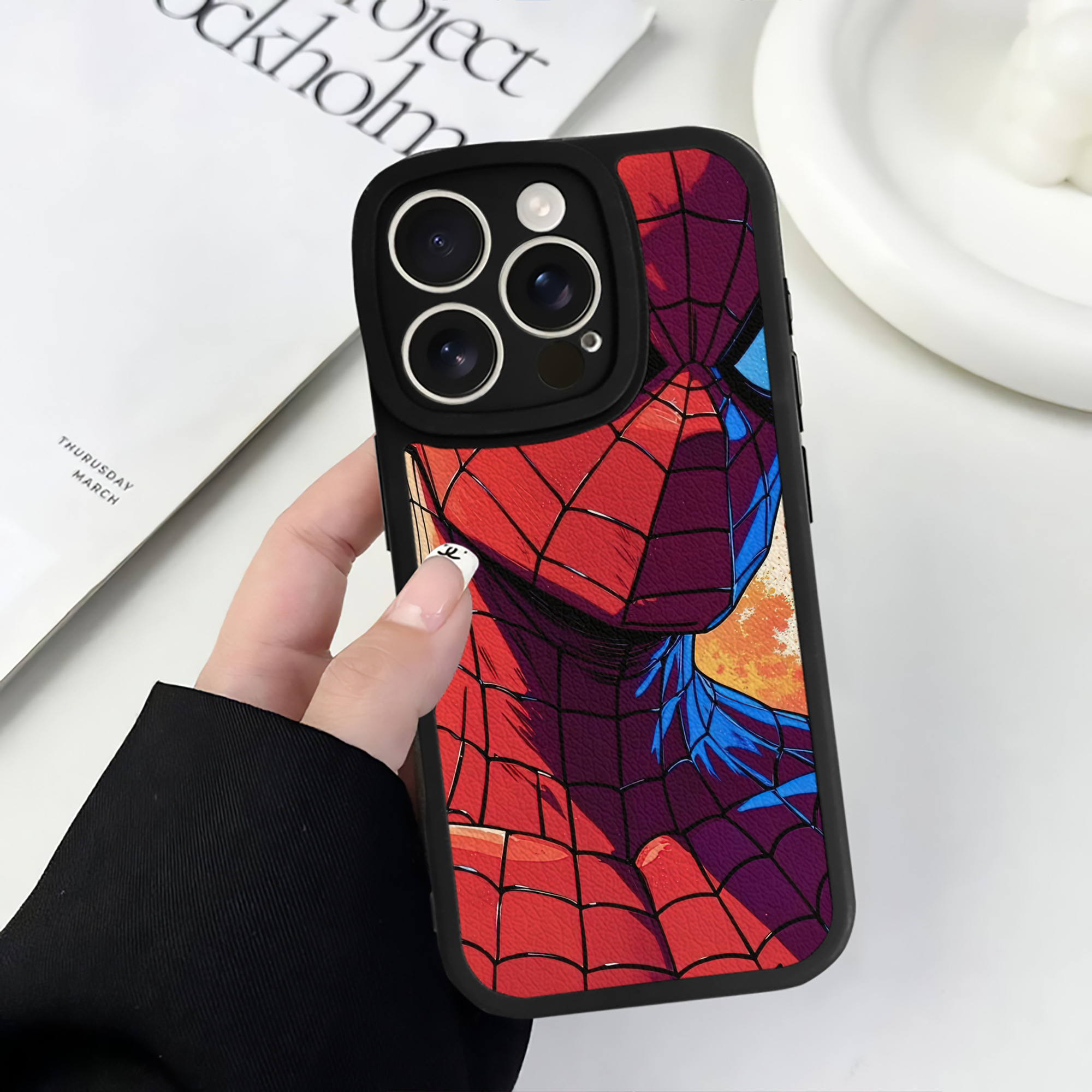 Spider Man スパイダーマン 【iPhone 16シリーズ対応】シリコンスマホケース（レザー調） 材質：シリコン